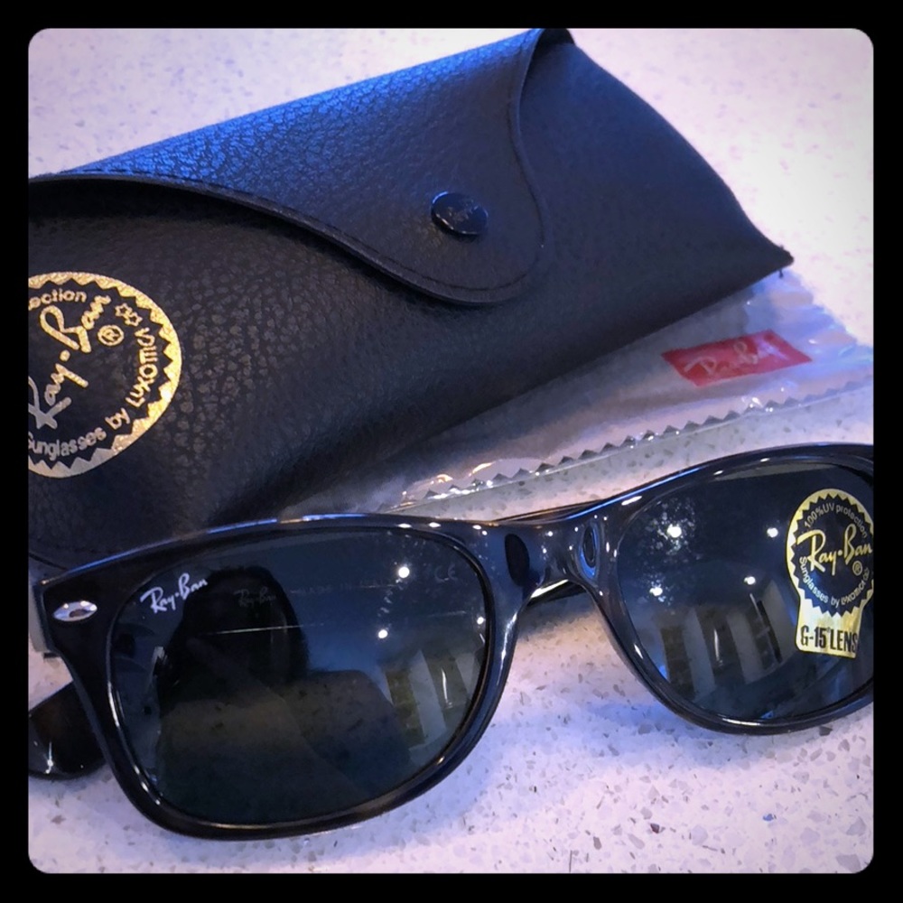 Never used Ray-Ban New Wayfarer 902
